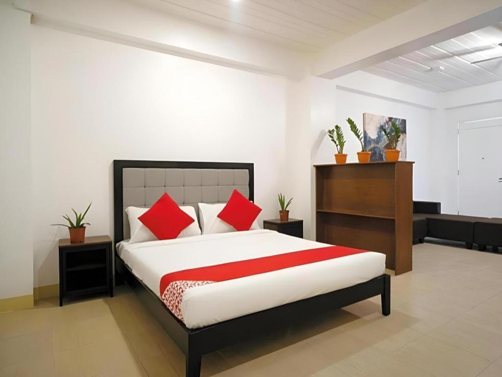 Oyo 150 Davao Airport View Hotel Экстерьер фото