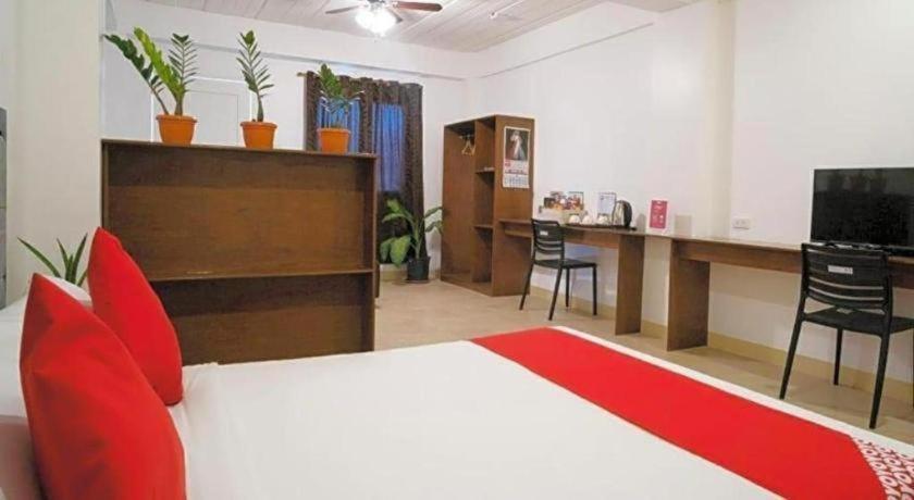Oyo 150 Davao Airport View Hotel Экстерьер фото